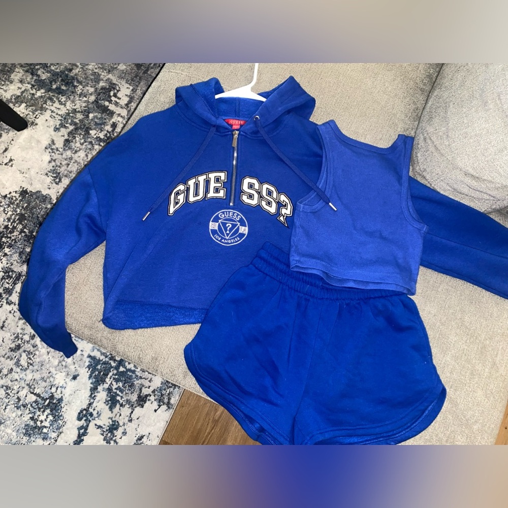 BNWOT Guess 3 piece set . 💙